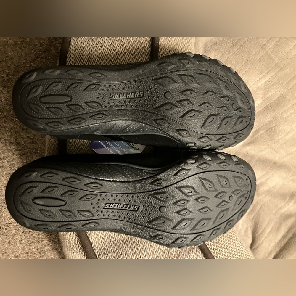Skechers black slip ons NWT - Picture 6 of 6